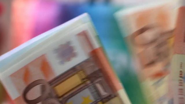 50 евро в руках считаем. Считаем деньги в руках. Бесплатное видео для монтажа смотреть онлайн
