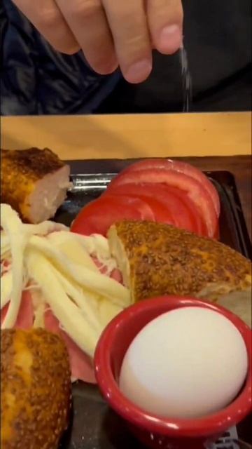 Что местные едят на завтрак в Турции #breakfast #kahvaltı #shortsvid смотреть онлайн