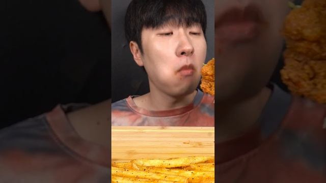 МУКБАНГ: ОСТРАЯ КУРИЦА И БУРГЕР смотреть онлайн