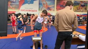 Взвешивание борцов до 52 кг на СКФО среди юношей до 16 ле