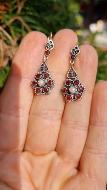 Антикварные женственные серебряные серьги с гранатам смотреть онлайн