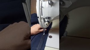 Как я вшиваю молнию в мужскую ветровку из плотной плащевки. Видео по шитью.