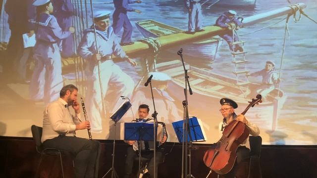 Трио "Ощущения" В кейптаунском порту In Cape Town port Bei Mir Bist Du Schön בײַ מיר ביסטו שײן смотреть онлайн