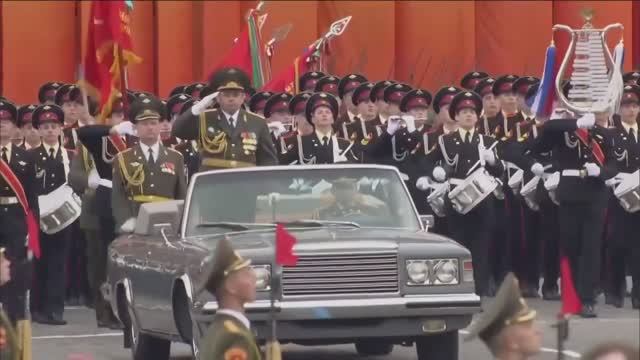 9 мая 2005 года в Москве на Красной площади прошёл парад в честь 60-летия Победы в ВОВ смотреть онлайн