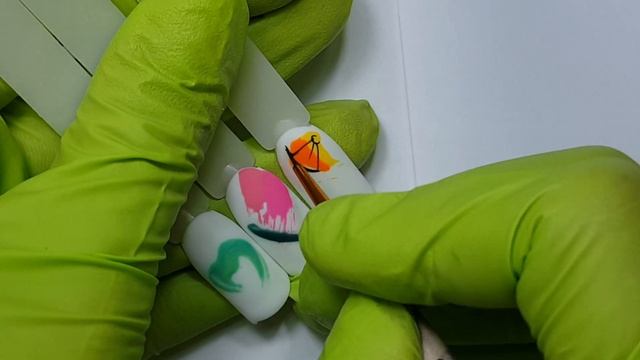 РИСУЕМ ФРУКТЫ на ногтях. БЫСТРАЯ техника. смотреть онлайн