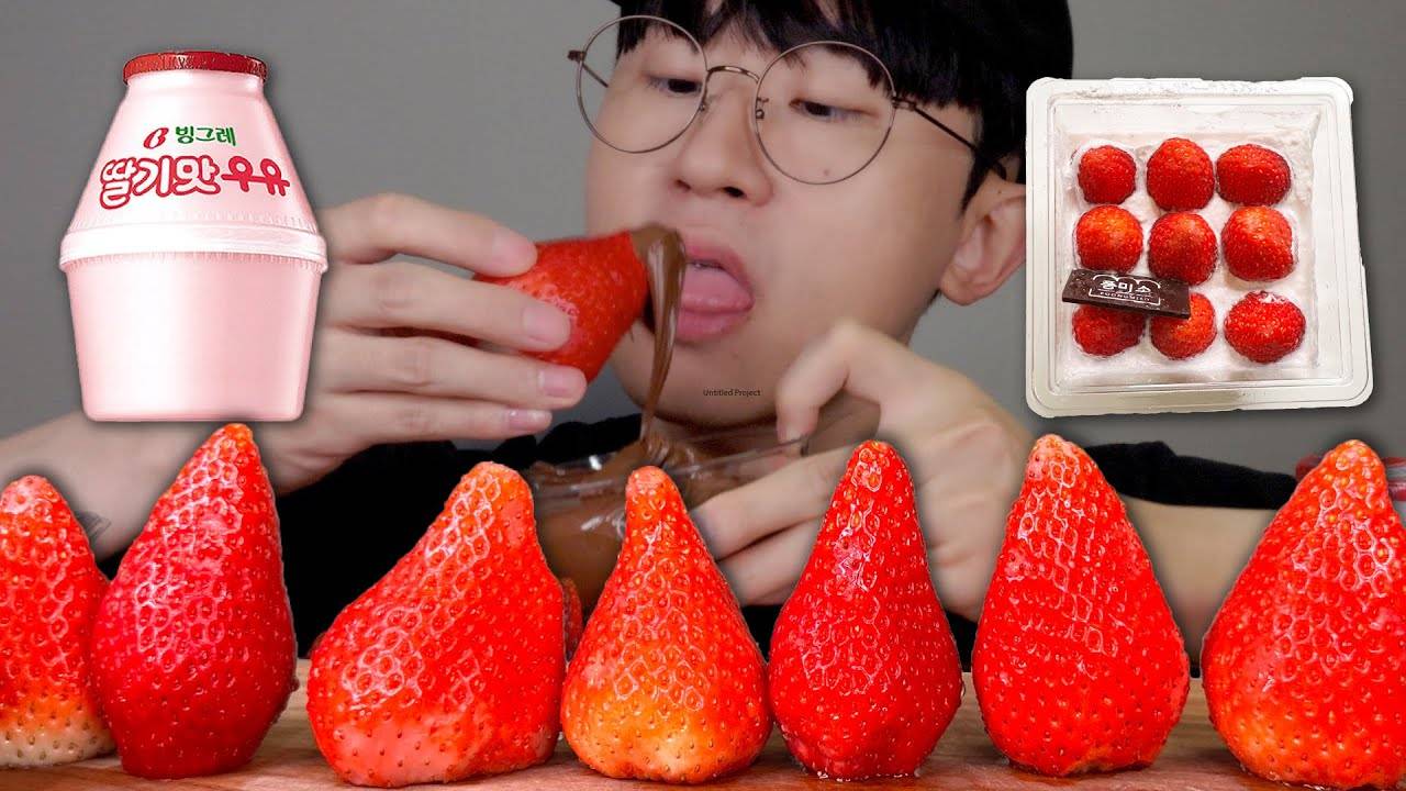 МУКБАНГ: КЛУБНИКА С НУТЕЛЛОЙ И ВЗБИТЫМИ СЛИВКАМИ смотреть онлайн