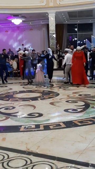 ДАГЕСТАНСКАЯ ЖЕНЩИНА БОРЕЦ В ДЕРБЕНТЕ НА СВАДЬБЕ