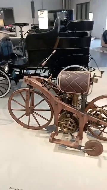 Первый в мире автомобиль и первый в мире мотоцикл смотреть онлайн