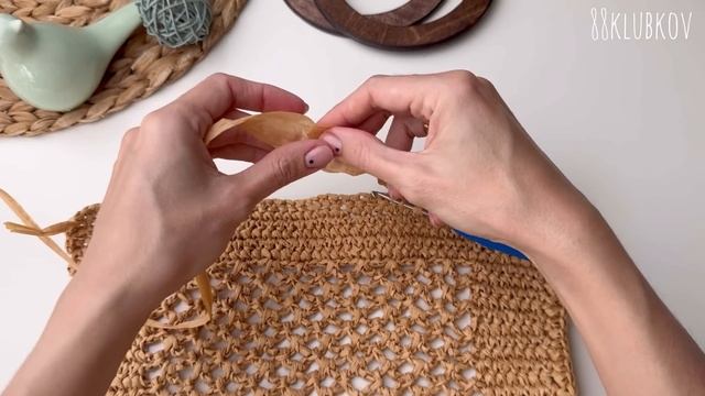 Вяжем сумку за 12000₽ своими руками 🙌🏻 Большая каркасная сумка из рафии крючком 😍 смотреть онлайн