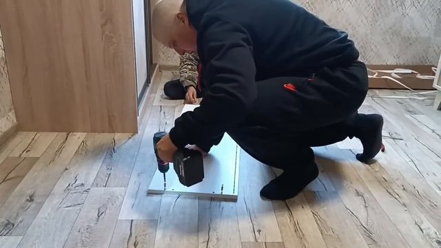 КУПИЛИ ДОМ В ДЕРЕВНЕ / СОБИРАЕМ ШКАФ / ПОЧЕМУ НЕ СПИТСЯ / ВЛОГ смотреть онлайн