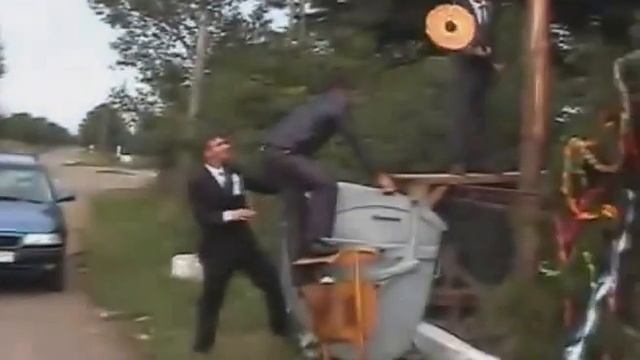 прикол на свадьбе / laid up on wedding смотреть онлайн