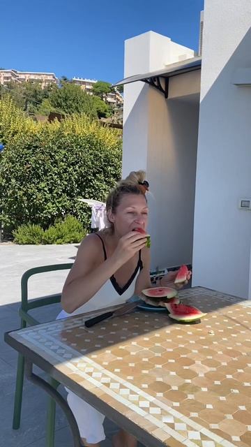 Я просто ЕМ АРБУЗ 🍉😃 #теория #ем #кушаю #вмоменте #зде? смотреть онлайн