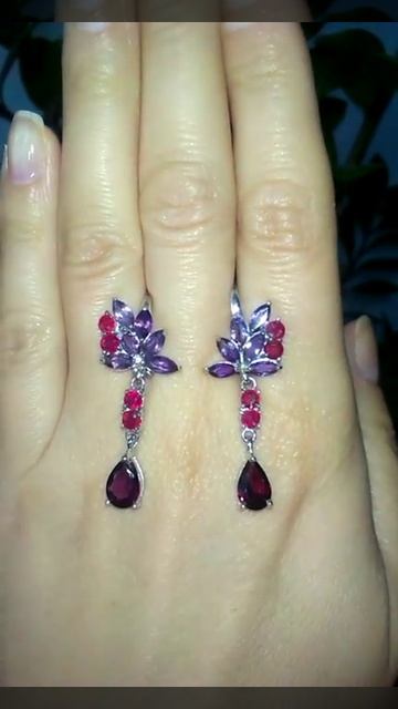 Серьги с аметистами, рубинами и родолит гранатом. смотреть онлайн