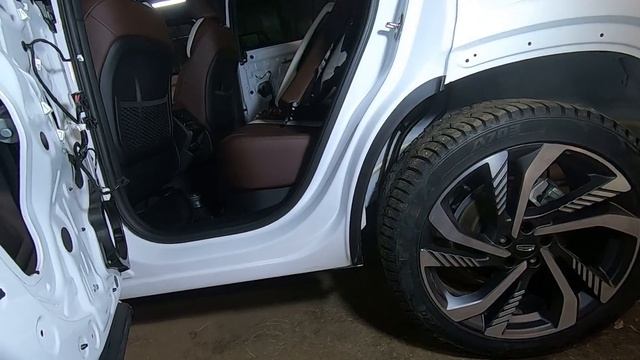 Снятие накладок дверей Geely Mongaro.