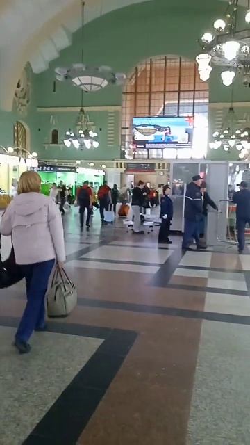 Казанский вокзал. Москве. ячейки камеры хранения. смотреть онлайн