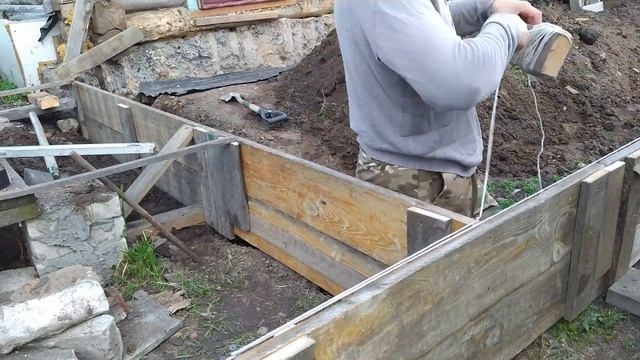 Устройство опалубки под фундамент веранды в жару до +35