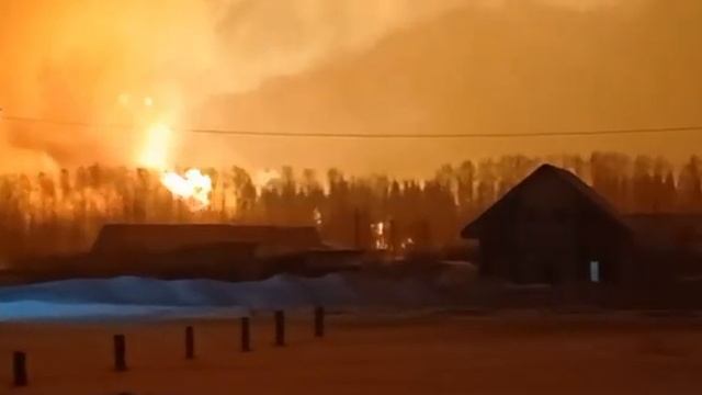 Три железнодорожных цистерны горят в Пермском крае.