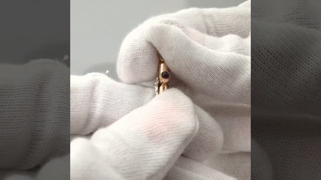 Нательный крестик из золота с гранатами смотреть онлайн