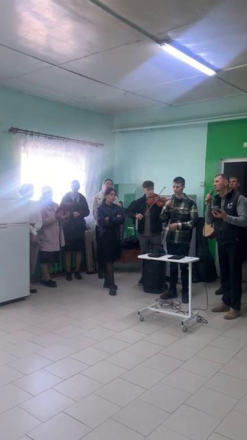 Посещение дома пансионата для пожилых ,,песня Люди дай смотреть онлайн