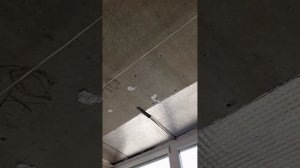 Монтаж натяжного потолока на балконе.