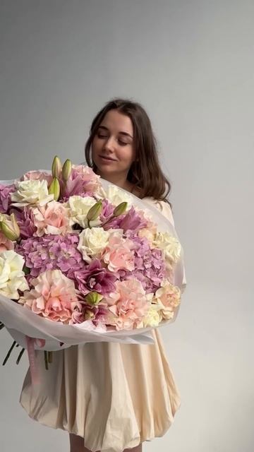 Большой букет с лилиями и гортензией 