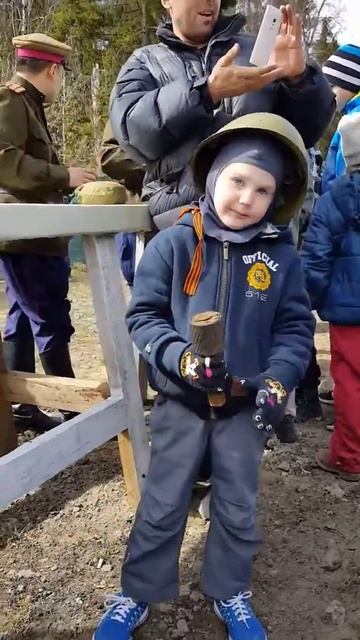 Как использовать гранату? Только как микрофон. Праздн?