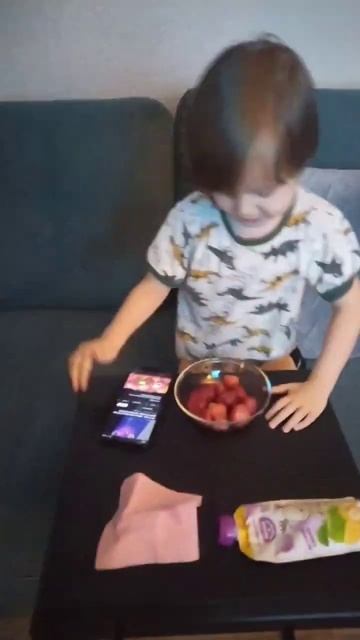 всегда ел без сахара, а тут не стал🍓пришлось добавлят смотреть онлайн