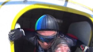 ДЕВУШКА ВПЕРВЫЕ ПРЫГАЕТ С ПАРАШЮТОМ С ВЫСОТЫ 4200 метров