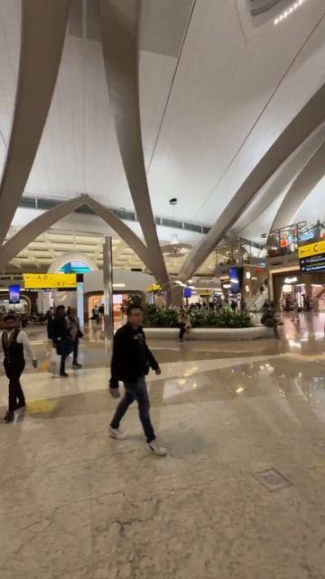 Аэропорт Абу-Даби. Никита Крылов путешественник @NikitaKry смотреть онлайн