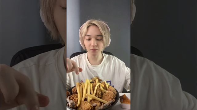 Ем острые крылышки КФС 🍗 Пробы в АСРМ смотреть онлайн