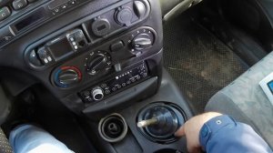 Замена пыльника КПП на Нива Шевроле.