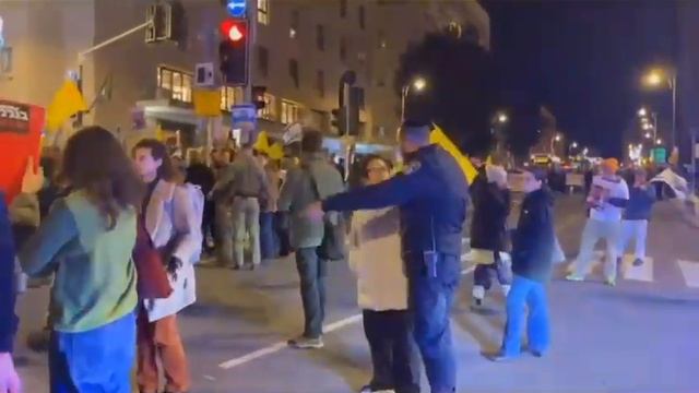 Действия полиции на месте акции протеста в Иерусалиме смотреть онлайн