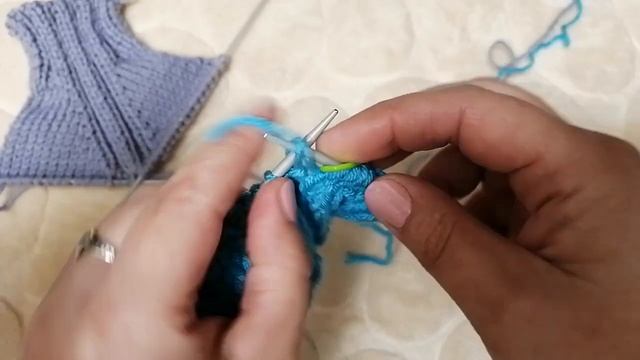 регланная линия из резинки два на два, спицами.