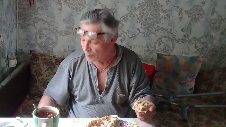 10.05.2025. Завтрак в деревне - "Пицца", жена приготовила из лаваша смотреть онлайн