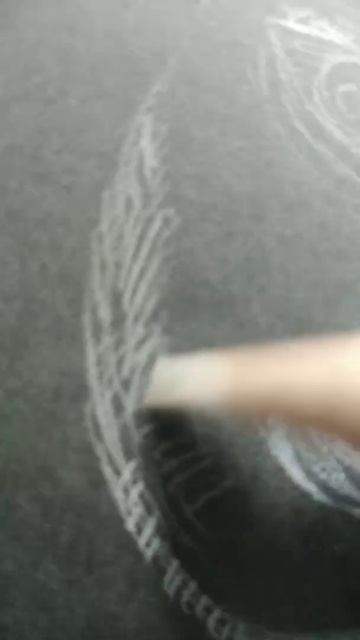 Рисую на чёрной бумаге в первый раз. #рисую#дедушка #арт#рисунок#работа #каквам #первыйраз смотреть онлайн