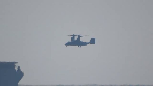 Посадка Bell Boeing V-22 Osprey на палубу вертолетоносца. Учения смотреть онлайн