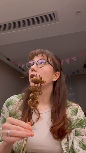 Едим шашлычок🤣 #китай #юмор #смешно #прикол #шортс смотреть онлайн