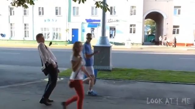 Приколы над людьми Люди боятся пауков и слово Осторожно смотреть онлайн