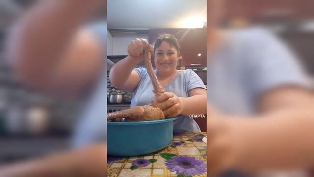 Натирает шею гусю) смотреть онлайн