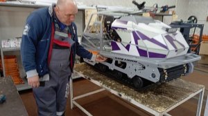 Мото-буксировщик Спутник , натягиваем гусеницу правильно .