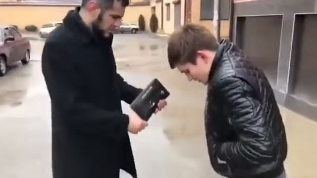 Шутка про кроссовки. Хаха смотреть онлайн