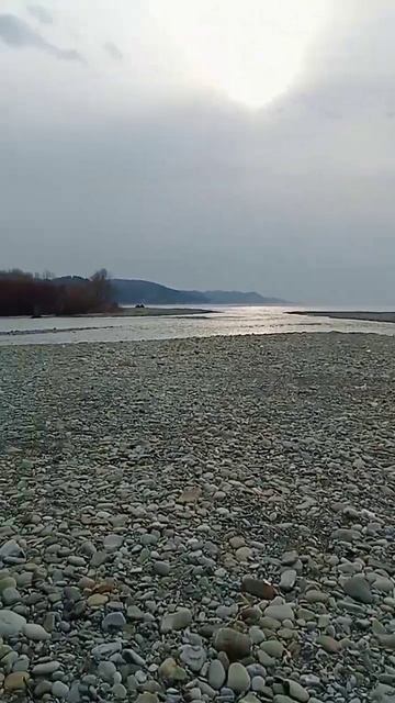 есть начало у реки.есть и конец..несёт свои воды в море. смотреть онлайн