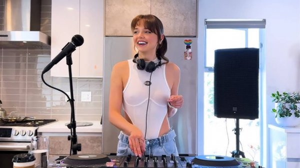 Vika Shevi | Good Vibes Breakfast & House Music For GiveMagix App | Los Angeles | Episode 2