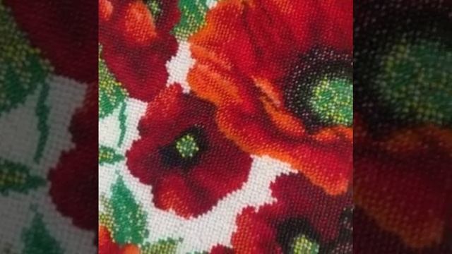 готовая картина из Чешского бисера "Дама в маках" смотреть онлайн