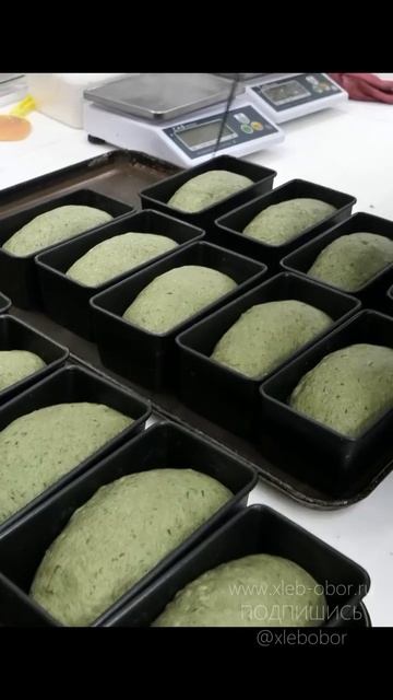 Рисовый пирог: тесто с полынью и ингредиенты для начинки: вишня, рис, бобы смотреть онлайн