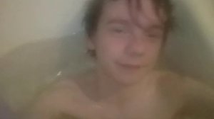 Купаюсь в ванне пока один дома