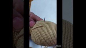 Утяжка глаз вязаной кукле.