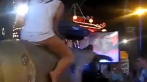 Девушка на быке