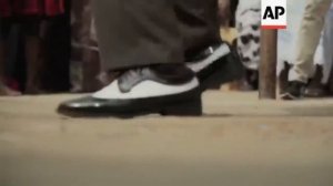 Негры несут гроб под песню Астрономию оригинал 720r