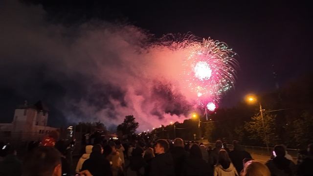 Салют в День Победы на Поклонной горе в Москве смотреть онлайн